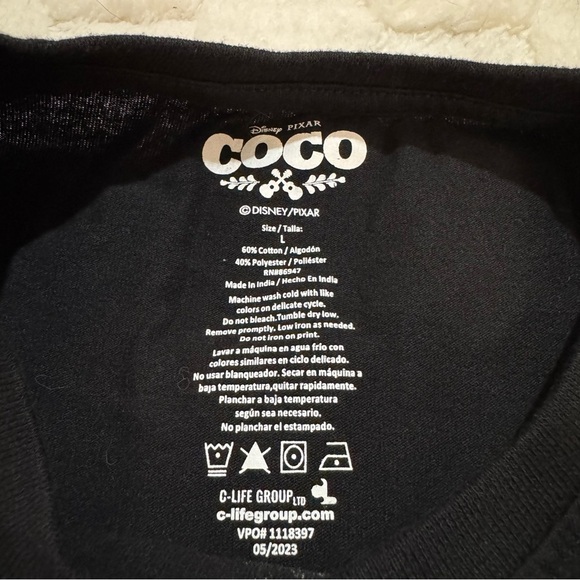 Disney Coco Land of the Dead Black Graphic T-Shirt, Unisex Large - Picture 3 of 3